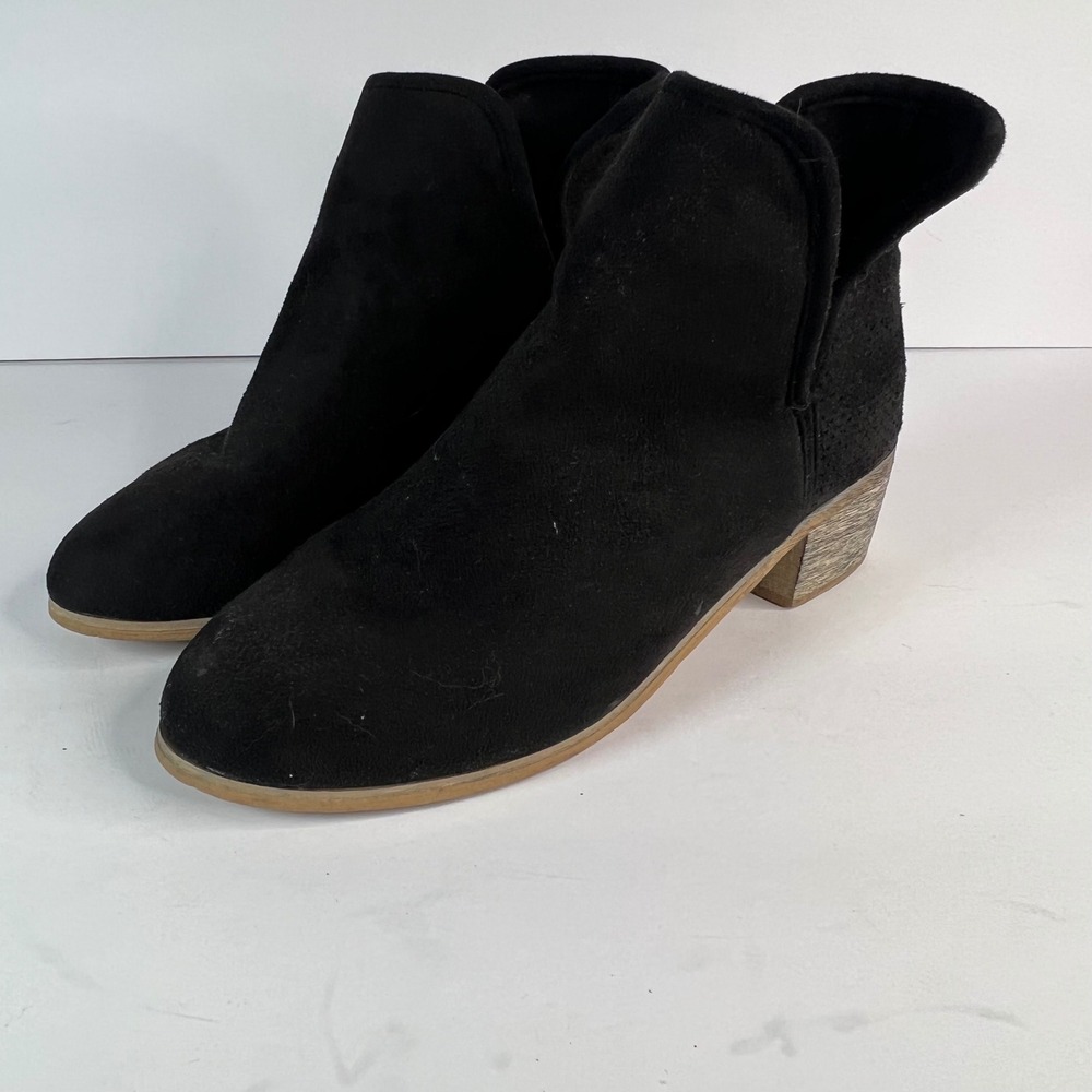Seven7 Women's Soho Boot Black Suede CutOut Side Block Heel Ankle Booties Size 7